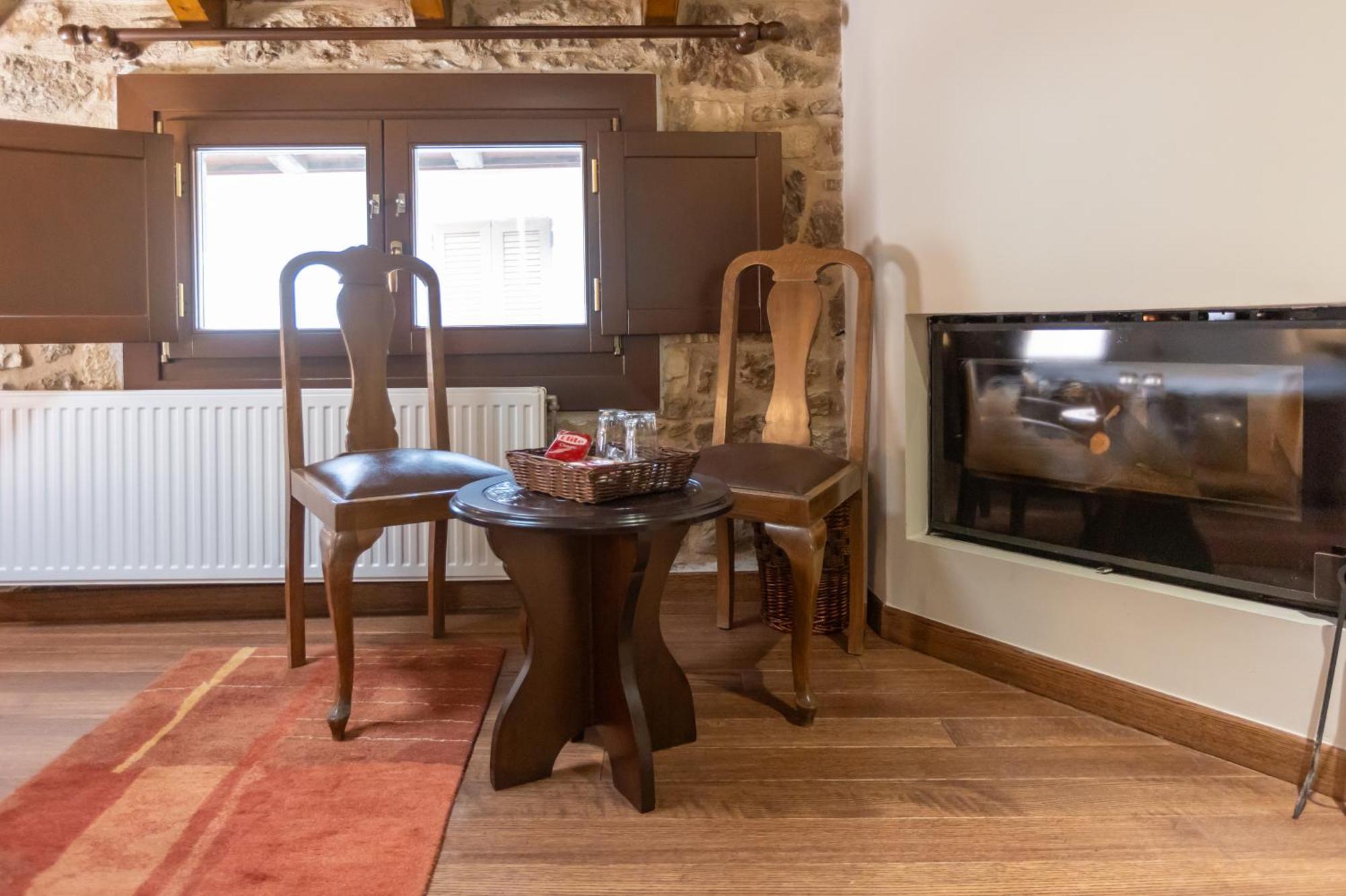 דימיטסאנה Guesthouse Lousios מראה חיצוני תמונה